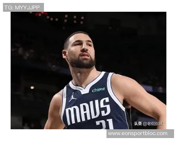 浓眉调侃三状元比一手势称自己拥有大学冠军荣耀