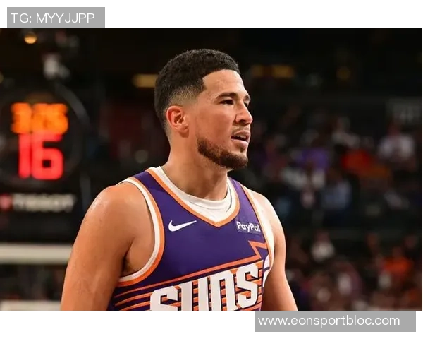 布克外线手感冰凉三分球失准却依然砍下27分助攻表现抢眼